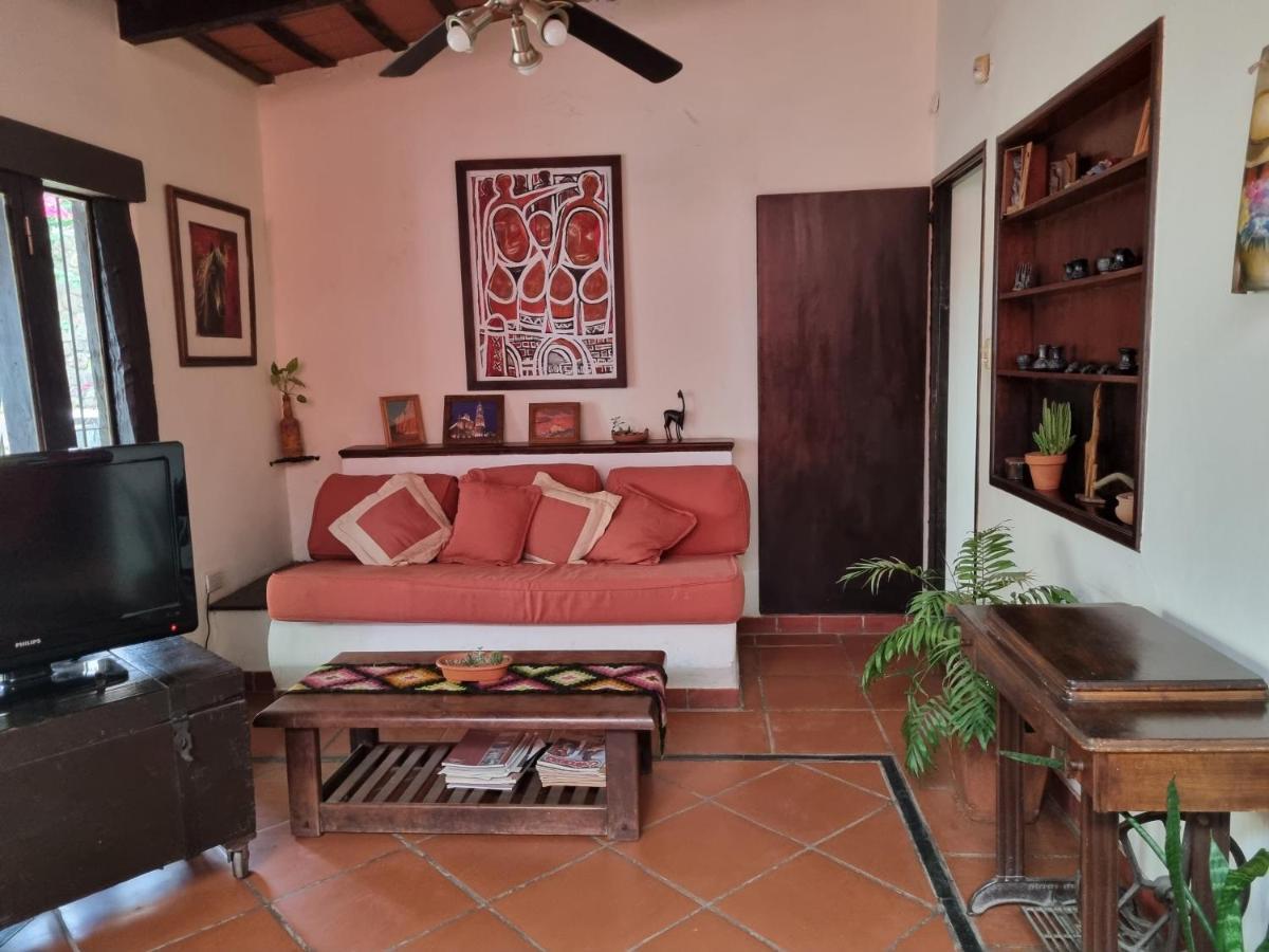 Hostal Las Rosas Салта Екстериор снимка